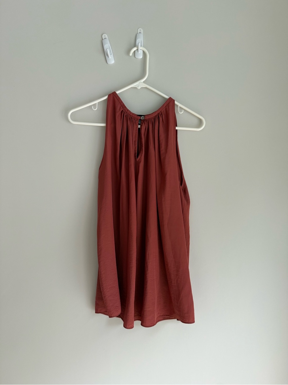 Catherine Malandrino Sleeveless Keyhole Cami in Rust Red